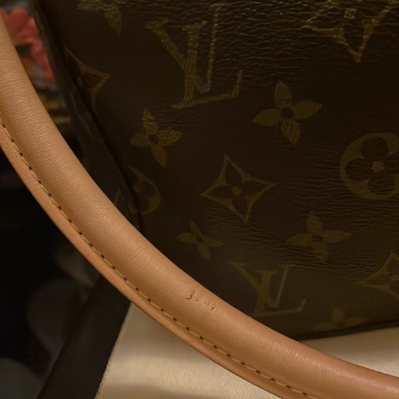 Beautiful ***Authentic ****Louis Vuitton Bag . Posh will authenticate *** - Picture 4 of 10